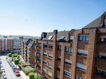 Piso con balcón en venta en Oviedo - NARANJO DE BULNES 8