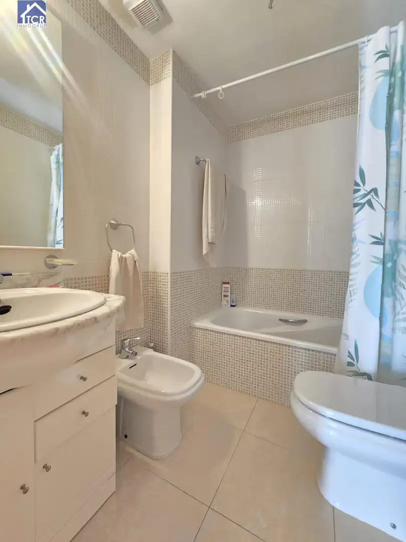 Badezimmer von Wohnung zum Verkauf in Camarles mit Klimaanlage, Balkon und Gemeinschaftspool