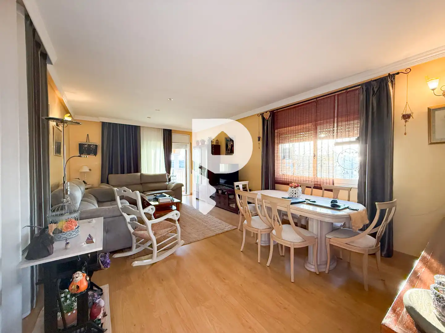 Sala d'estar de Casa o xalet en venda en Sant Esteve Sesrovires amb Aire condicionat, Calefacció i Jardí privat