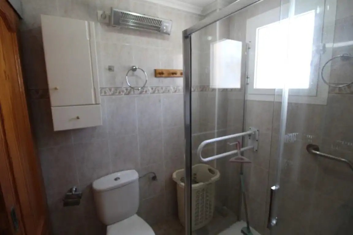 Baño de Casa adosada en venta en Torrevieja con Aire acondicionado, Jardín privado y Terraza