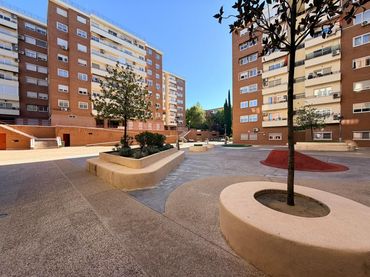 Pis amb piscina en venda a Calle de Puentelarra