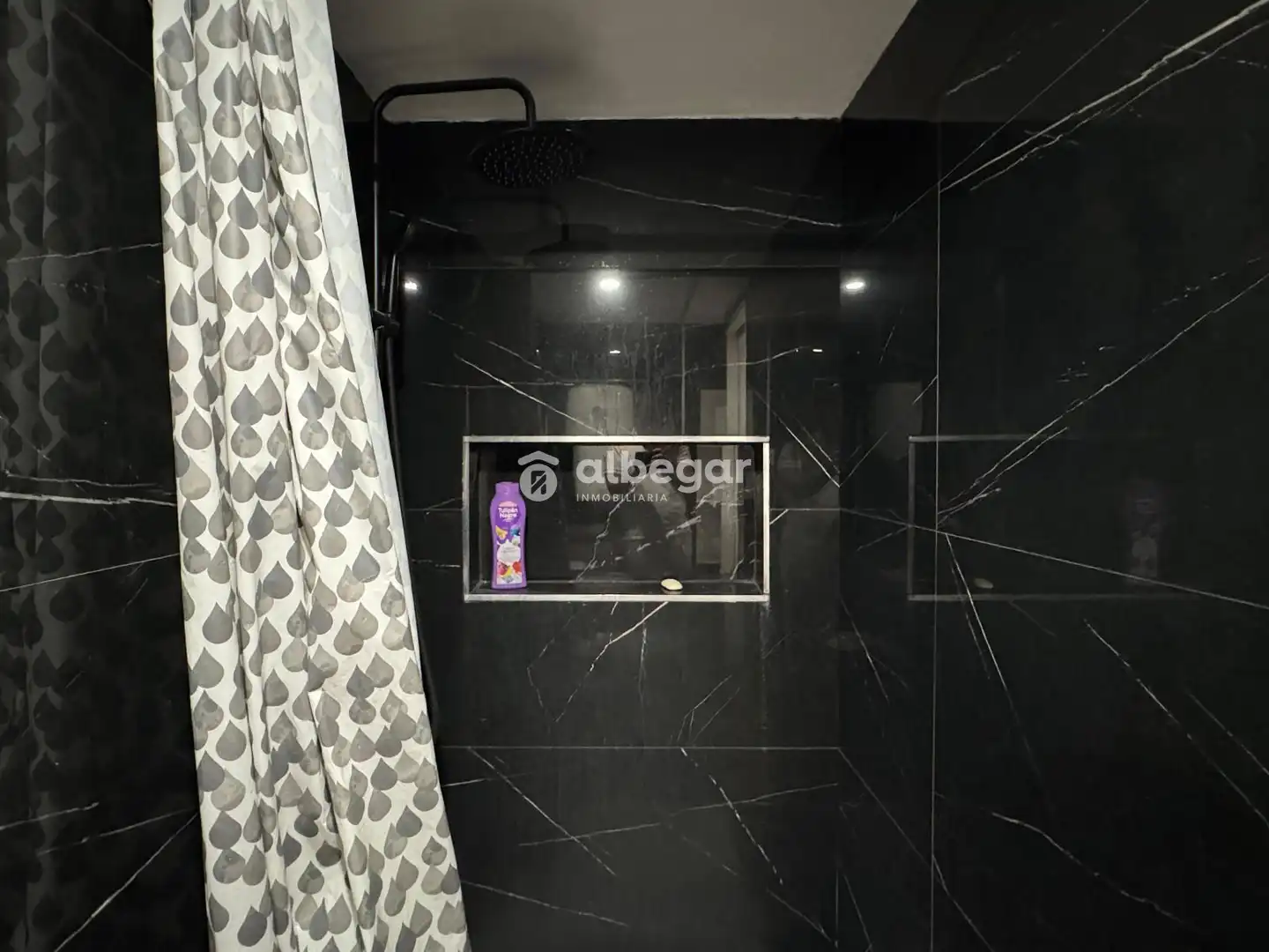 Baño de Oficina en venta en Valencia con Aire acondicionado y Amueblado