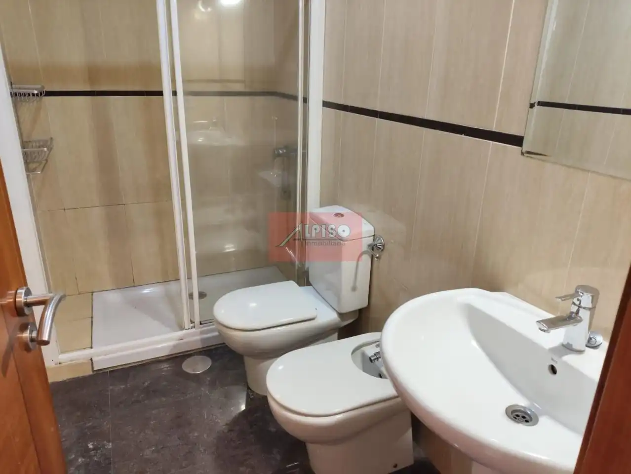 Bathroom of Apartments for rent in Ourense Capital   with Heating, Parquet flooring and Balcony