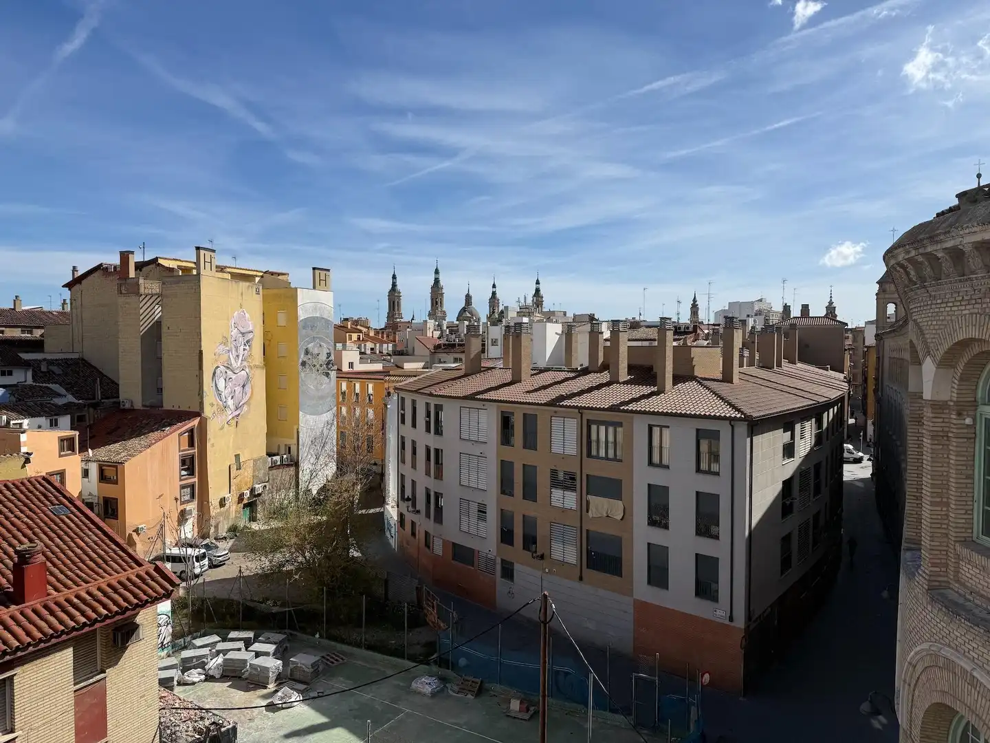 Vista exterior de Ático en venta en Zaragoza con Calefacción, Terraza y Trastero
