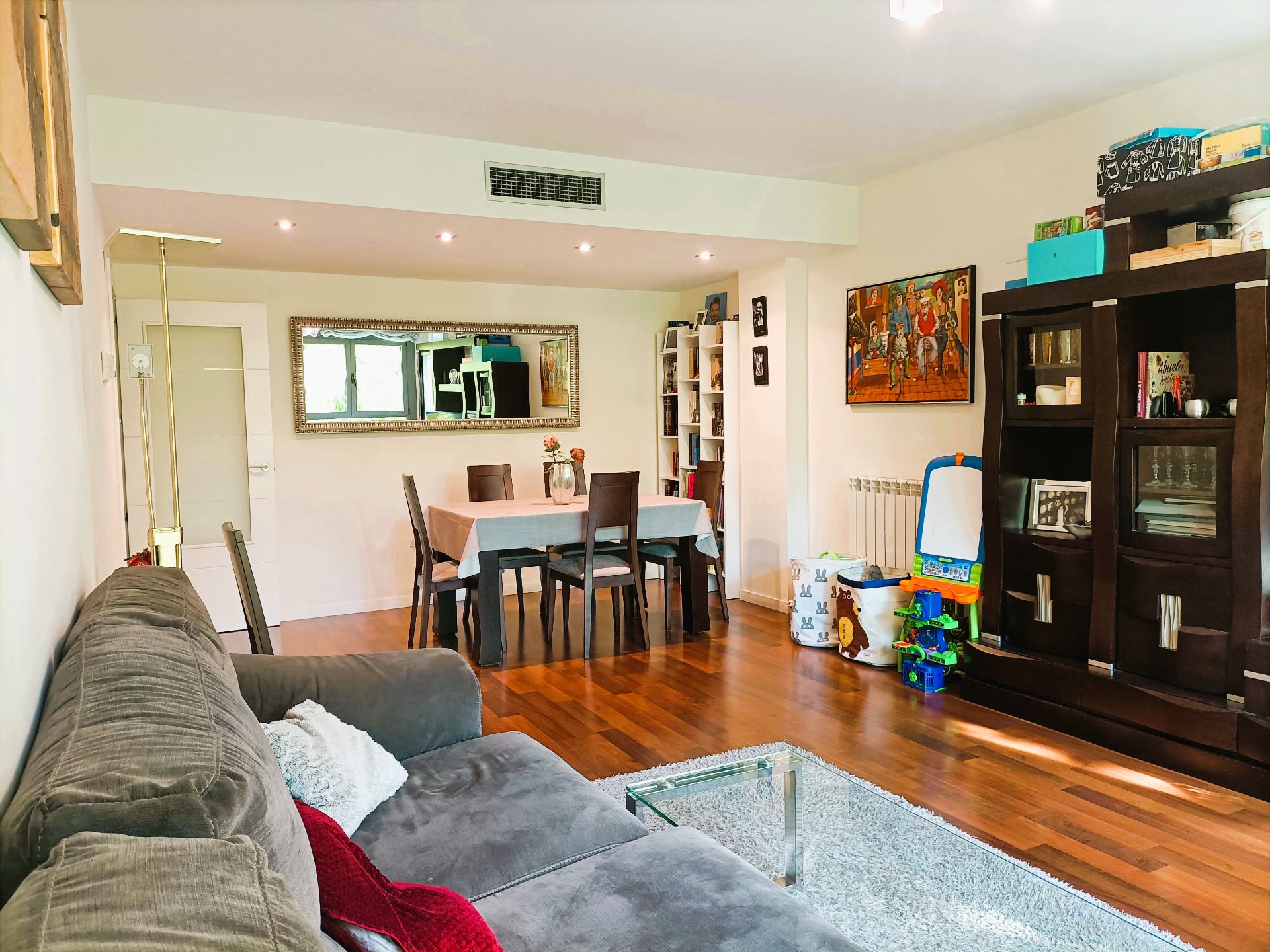 Sala de estar de Piso de alquiler en  Madrid Capital con Aire acondicionado, Calefacción y Parquet