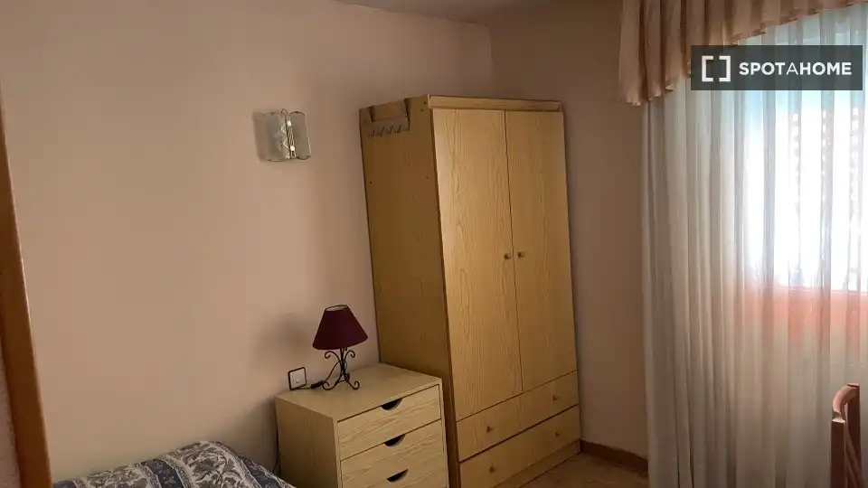Habitación de Piso para compartir en Leganés con Aire acondicionado, Calefacción y Amueblado