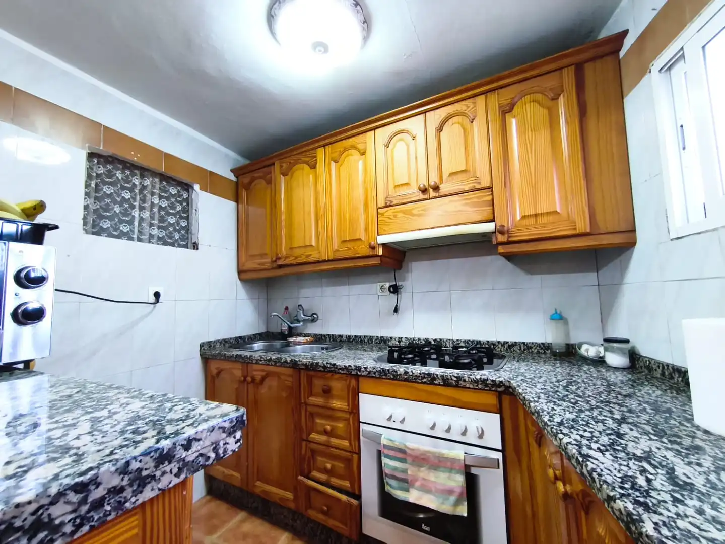 Cuina de Casa o xalet en venda en Cazalla de la Sierra amb Moblat