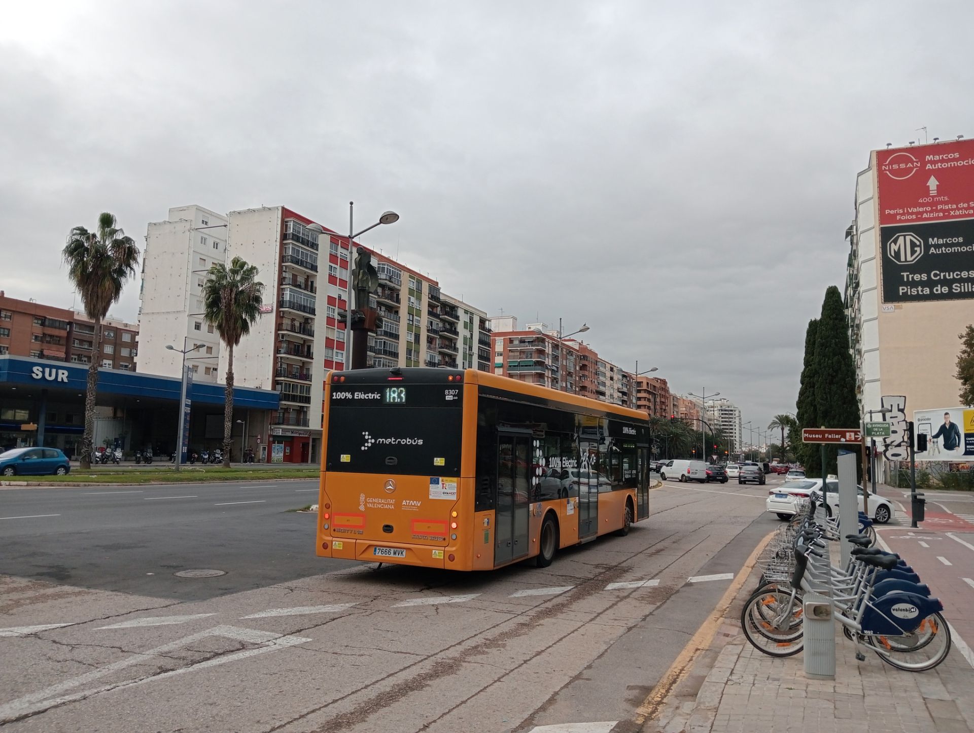 Vista exterior de Pis en venda en  Valencia Capital amb Parquet, Moblat i Forn