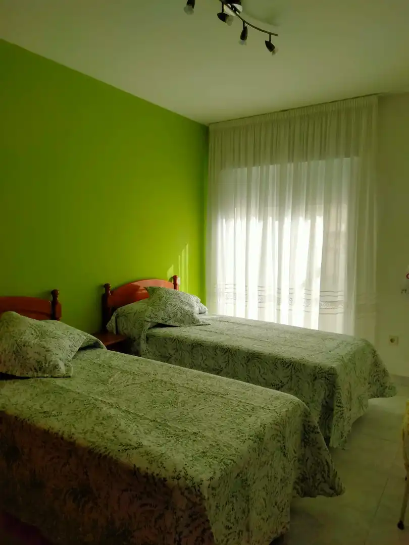 Schlafzimmer von Wohnung zur Miete in Sanxenxo mit Terrasse, Möbliert und Ofen