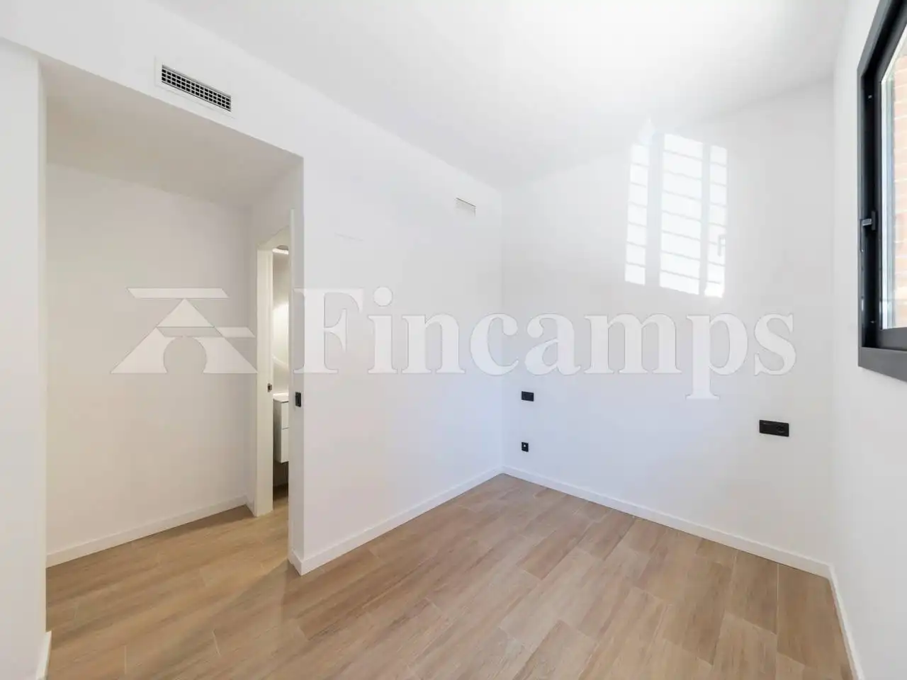 Bedroom of Flat for rent in Sabadell  with Air Conditioner, Parquet flooring and Storage room