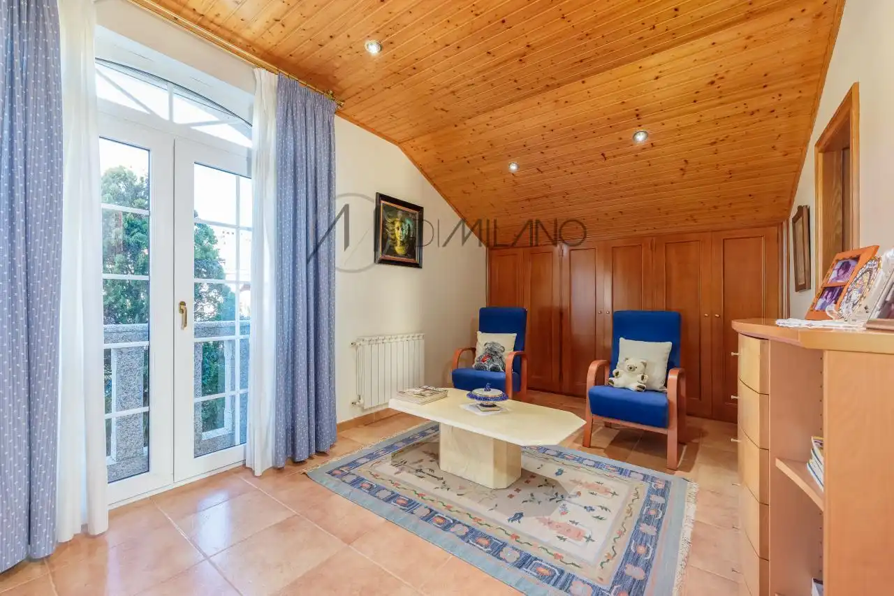 Sala d'estar de Casa o xalet en venda en Nigrán amb Calefacció, Jardí privat i Terrassa