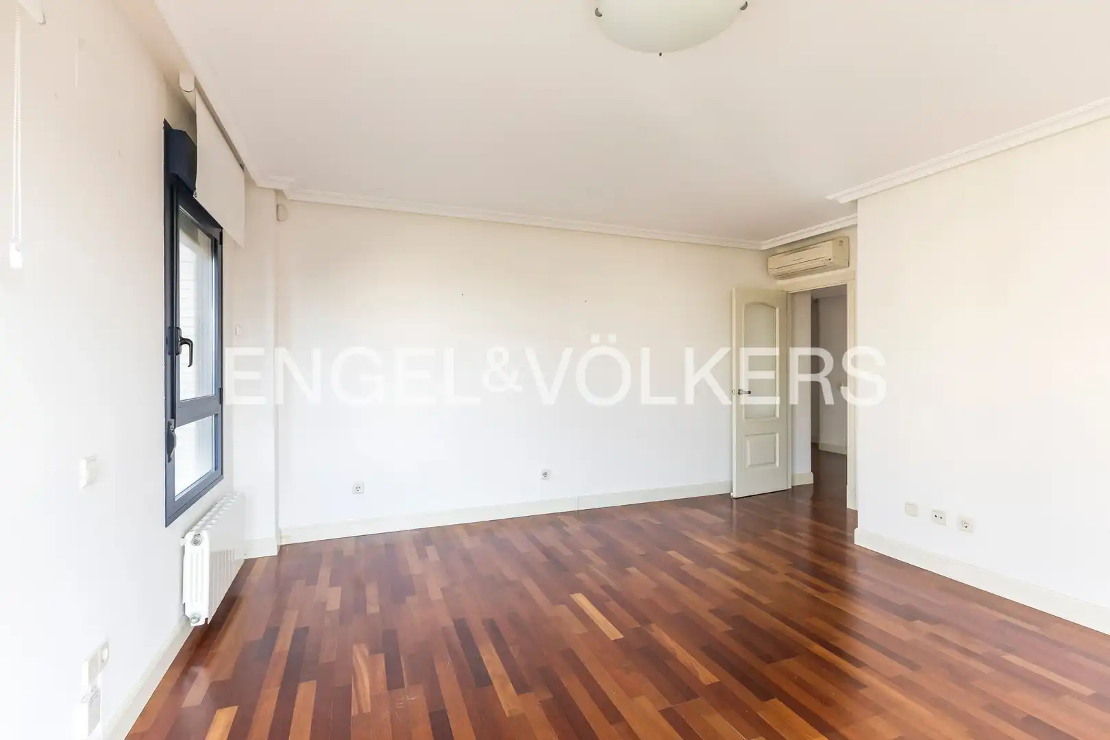 Living room of Flat for sale in Madrid  with Air Conditioner, Heating and Swimming Pool