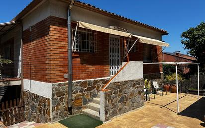 Vista exterior de Casa o xalet en venda en Caldes de Malavella amb Calefacció