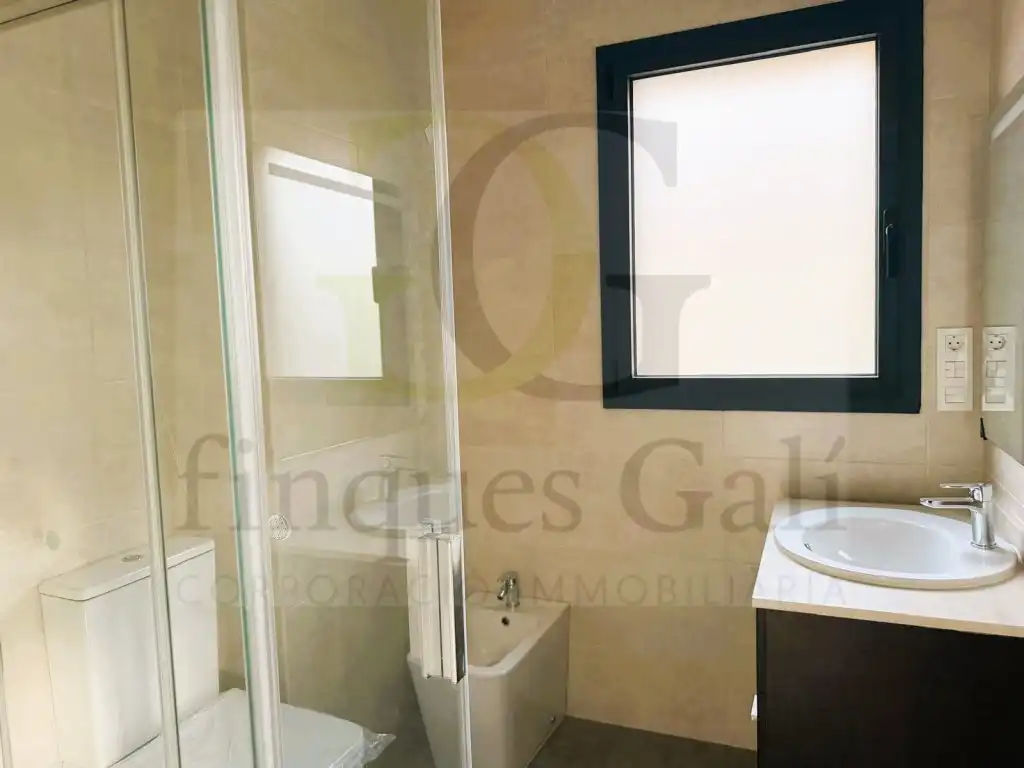 Bathroom of Houses for sale in Manresa  with Private garden, Terrace and Oven