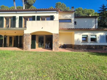Chalet con piscina en venta en Tamariu