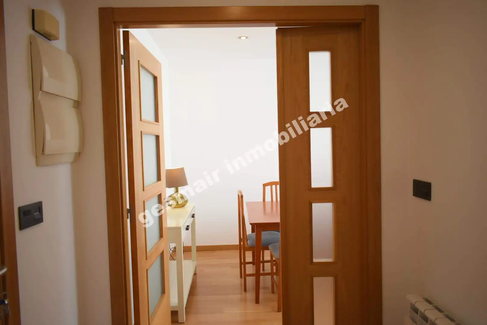 Dormitori de Apartament de lloguer en Pontevedra Capital  amb Calefacció, Parquet i Terrassa