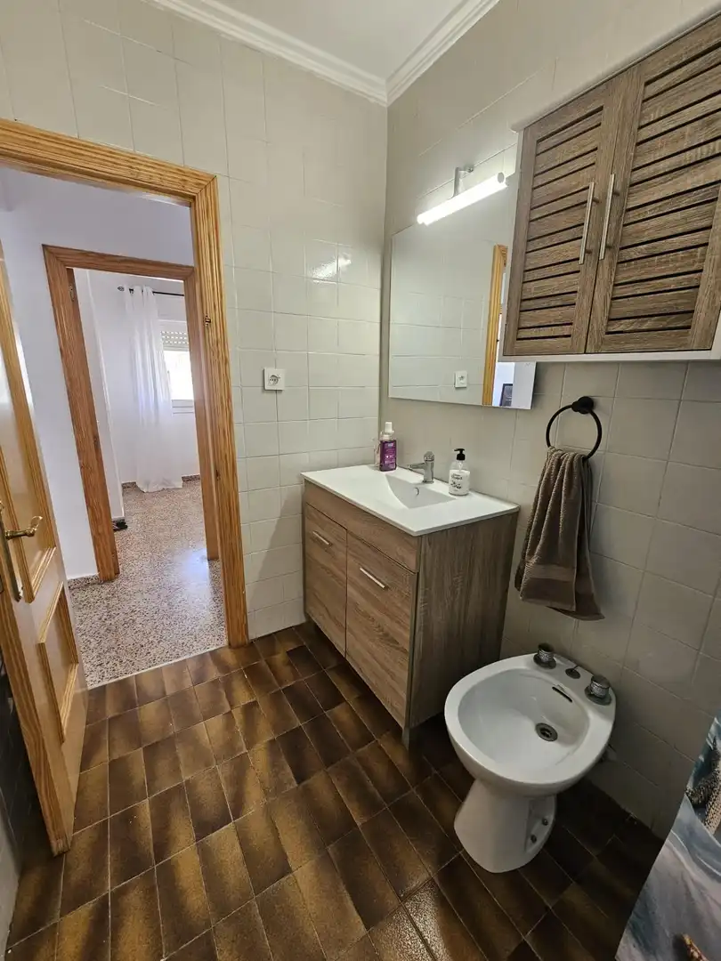 Baño de Piso en venta en Tavernes de la Valldigna con Aire acondicionado, Terraza y Amueblado