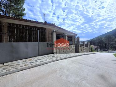 Xalet amb balcó en venda a Guisando