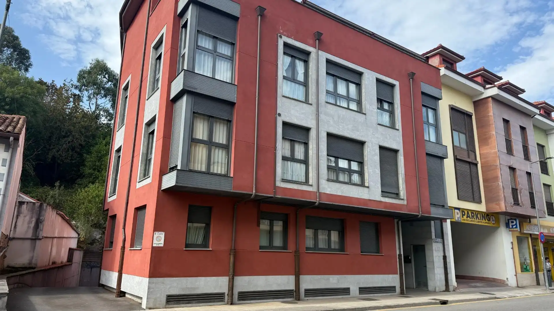 Vista exterior de Piso en venta en Llanes con Trastero
