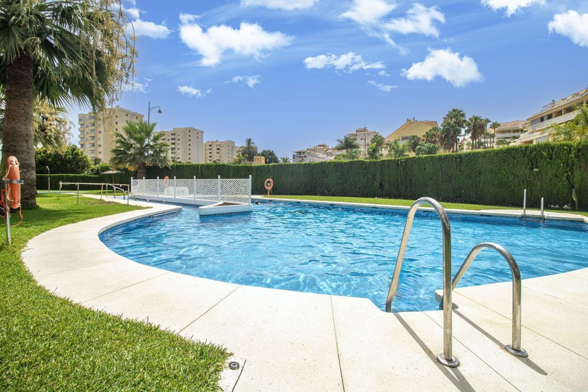 Piscina de Apartament de lloguer en Estepona amb Aire condicionat, Calefacció i Terrassa
