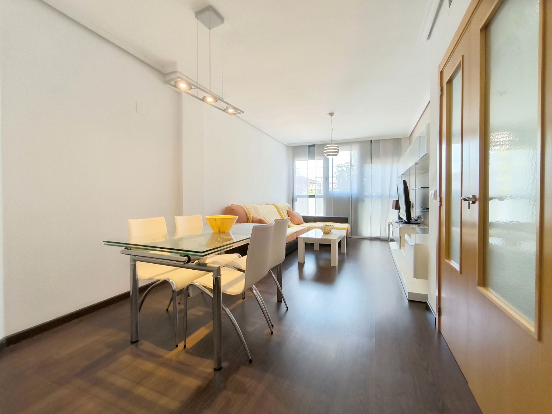 Living room of Flat to rent in Paiporta  with Parquet flooring, Furnished and Oven