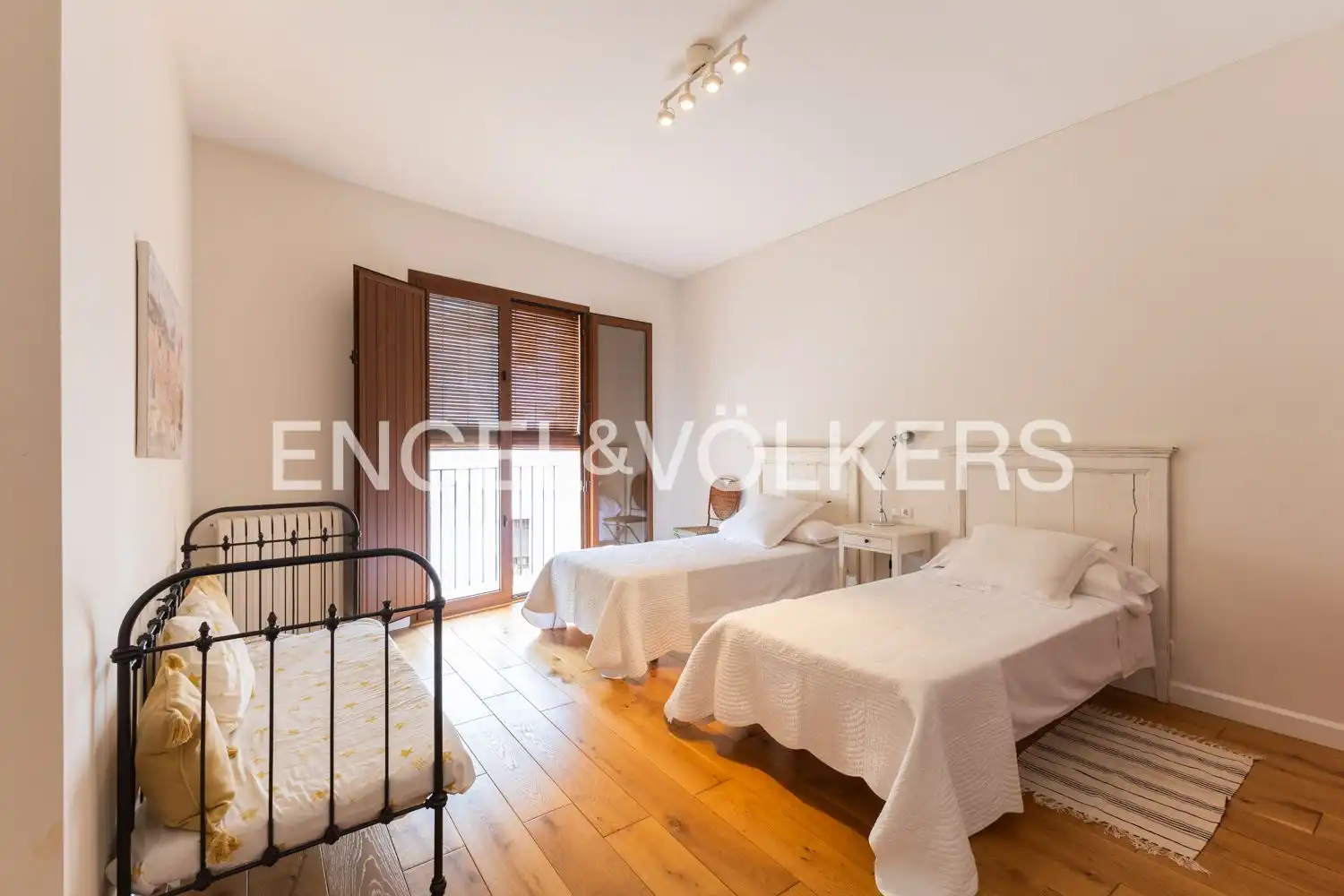 Houses for sale in Faura  with Air Conditioner, Heating and Private garden