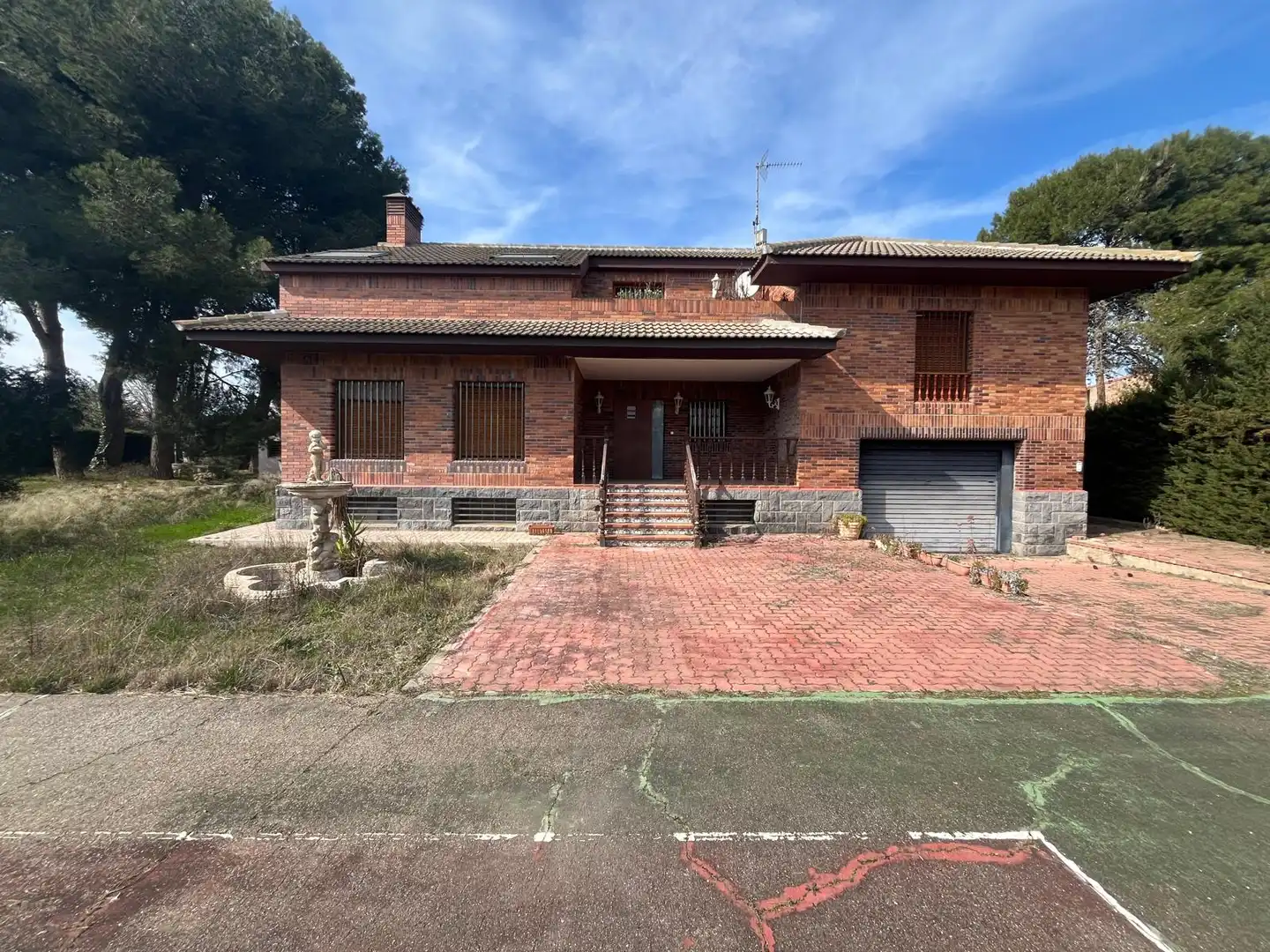 Vista exterior de Casa o xalet en venda en Zaragoza amb Aire condicionat, Calefacció i Jardí privat