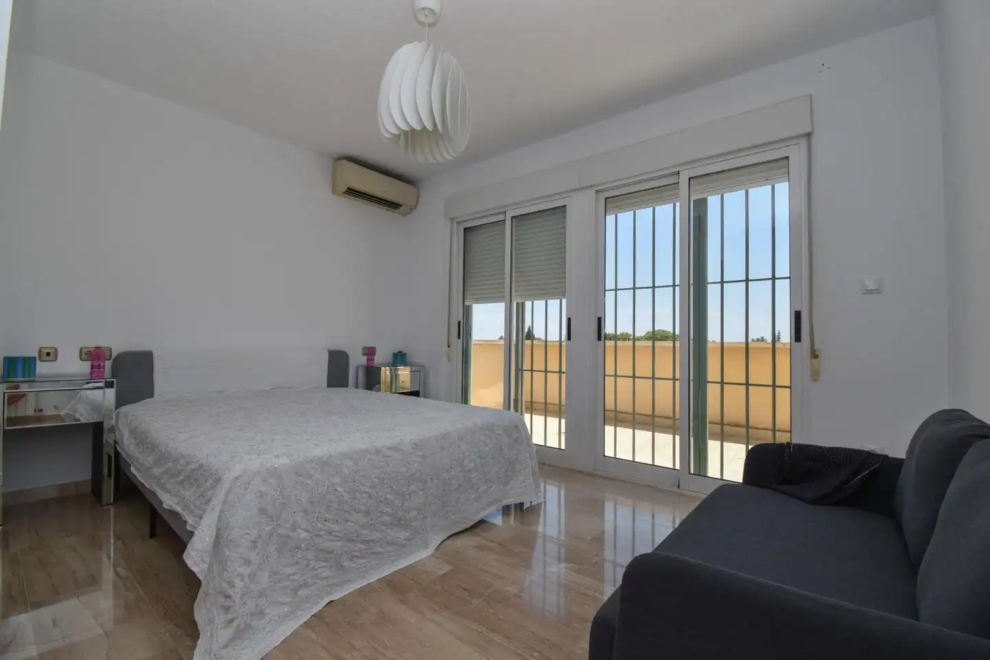 Dormitori de Casa o xalet en venda en Elche / Elx amb Aire condicionat, Calefacció i Jardí privat