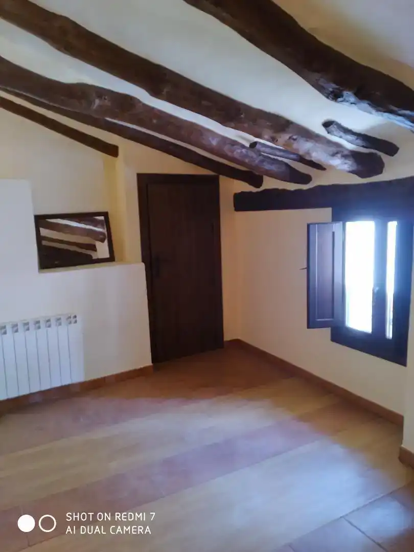 Casa adosada en venda en Castellote amb Parquet, Traster i Moblat