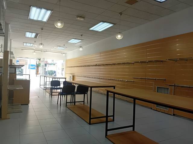 Local comercial en Alquiler en Avenida República Argentina en Jesuitas