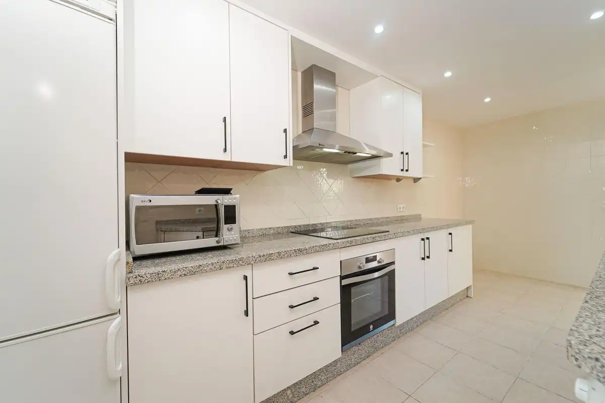 Cocina de Apartamento en venta en Marbella con Aire acondicionado, Calefacción y Terraza