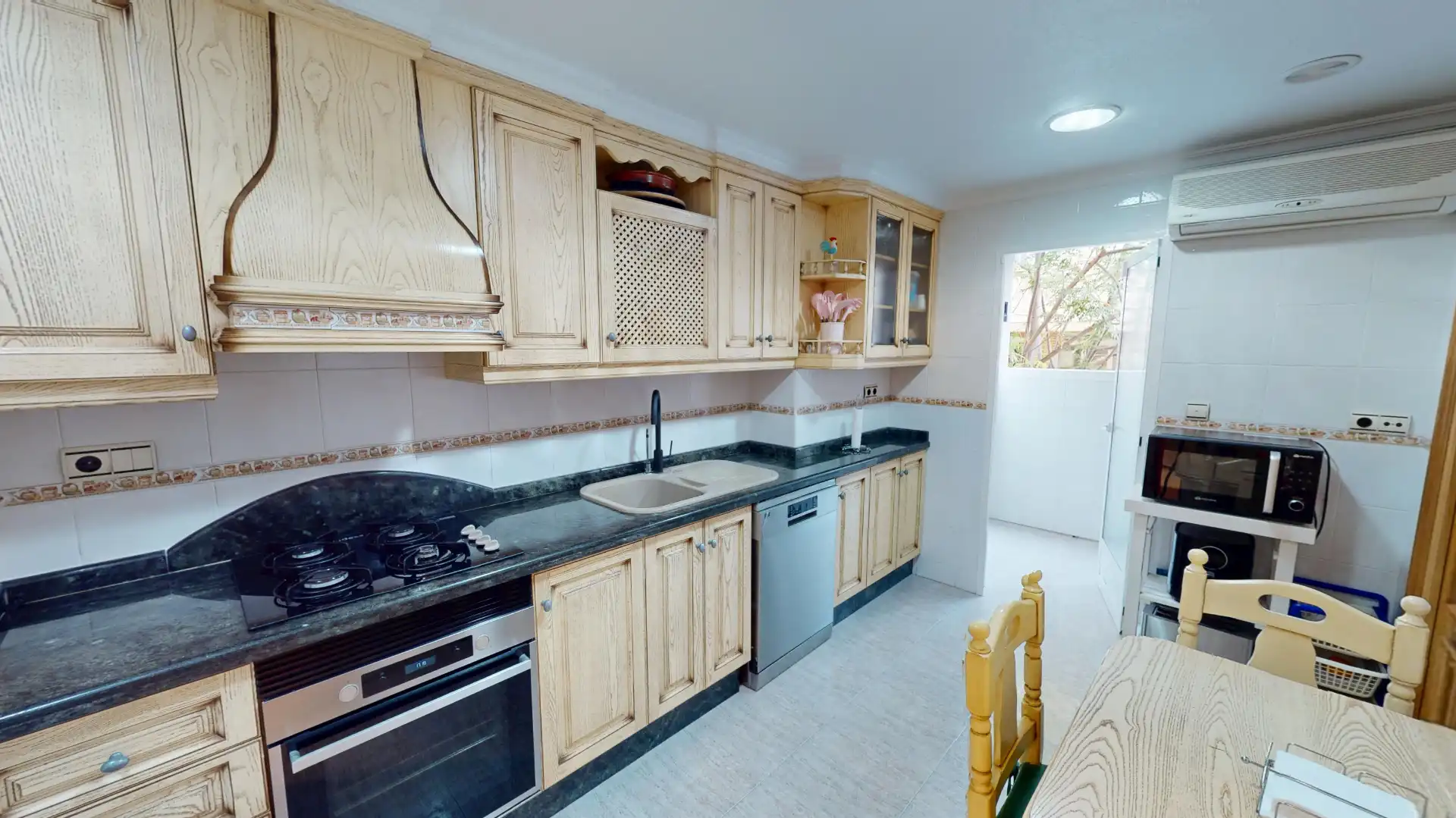 Cocina de Piso en venta en Elche / Elx con Aire acondicionado, Amueblado y Balcón