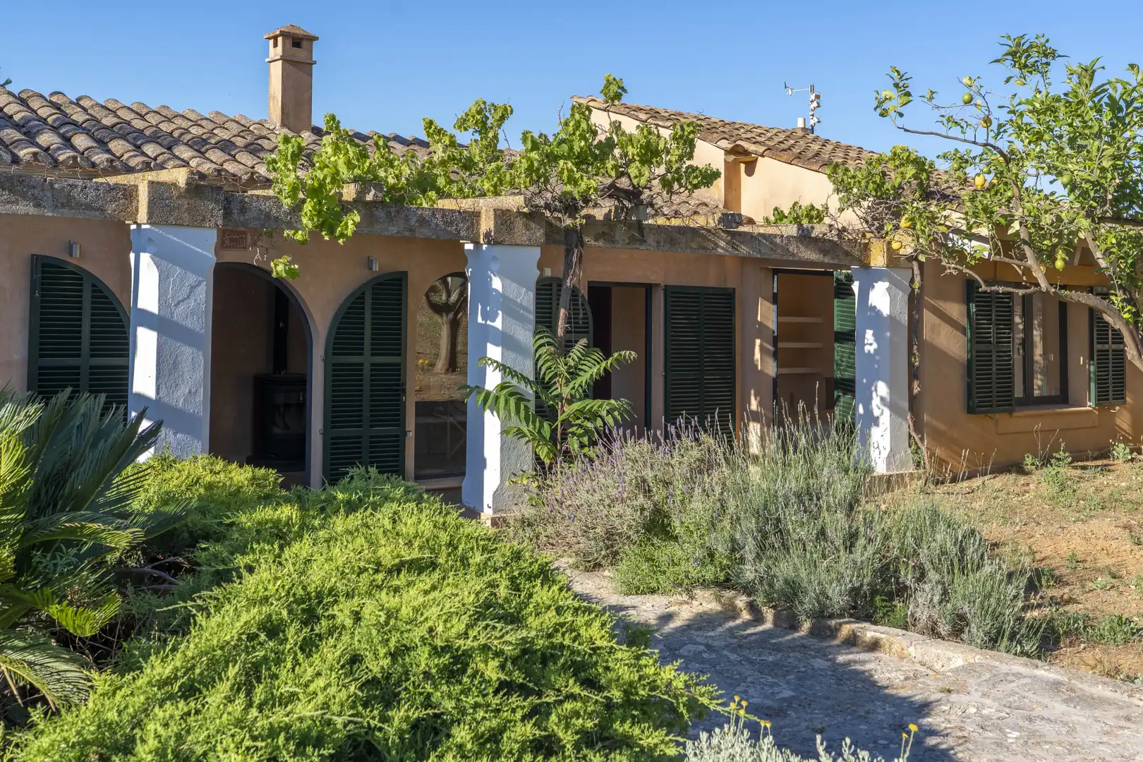 Außenansicht von Erdgeschoss zum Verkauf in  Palma de Mallorca mit Klimaanlage, Heizung und Privatgarten