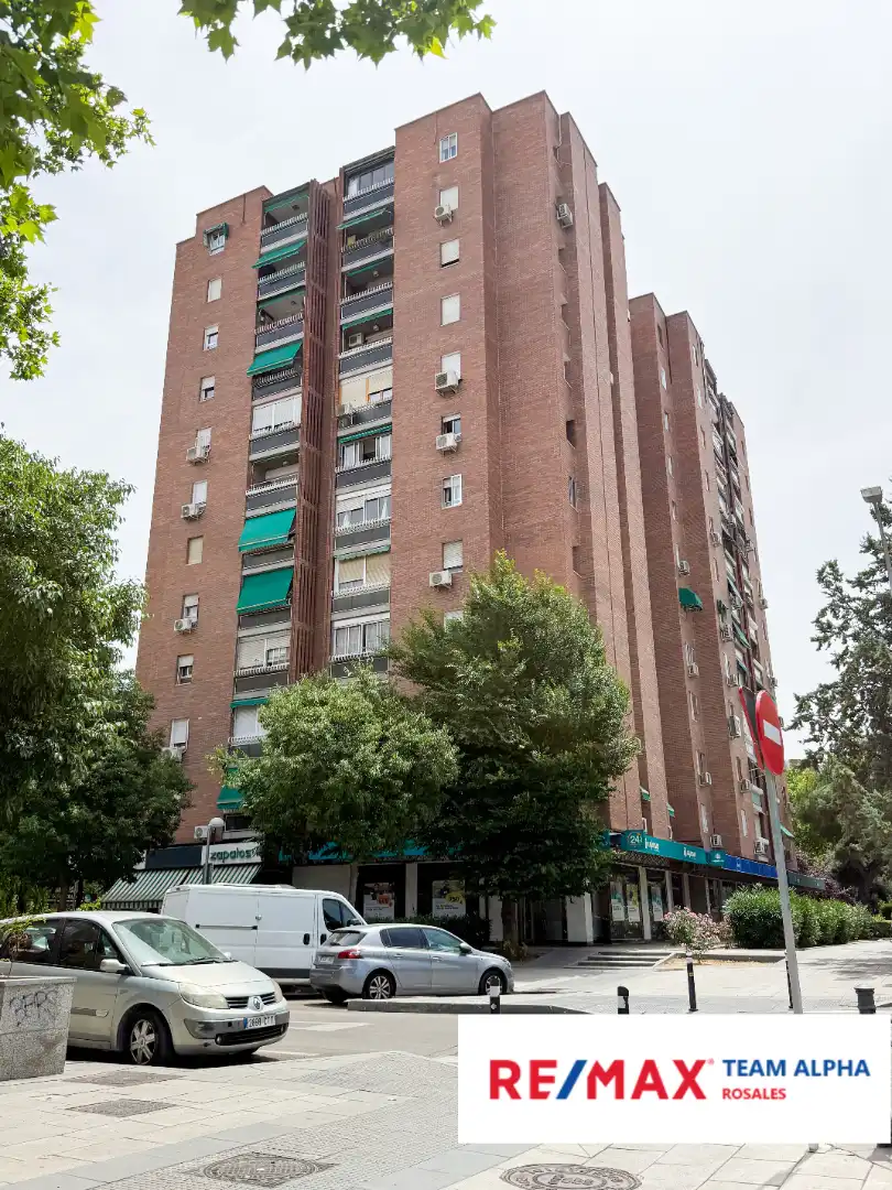 Vista exterior de Pis en venda en Madrid amb Aire condicionat, Calefacció i Jardí privat