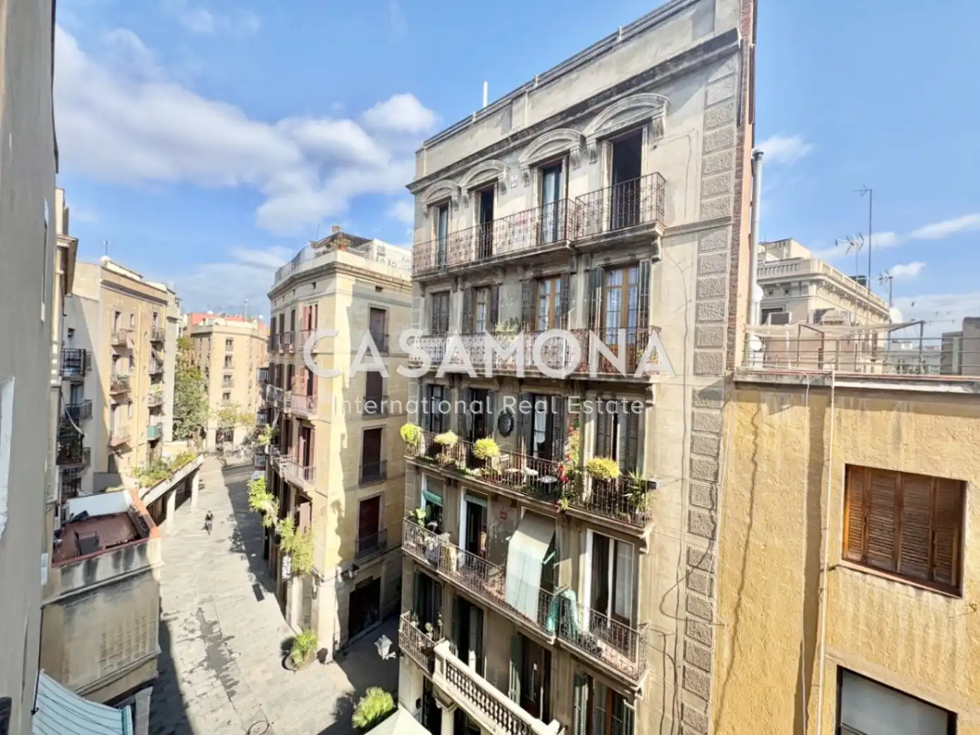 Außenansicht von Maisonette zum Verkauf in Barcelona mit Klimaanlage, Terrasse und Balkon