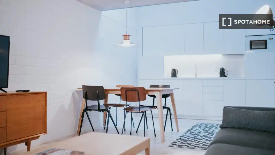 Comedor de Piso de alquiler en Madrid con Aire acondicionado, Calefacción y Amueblado