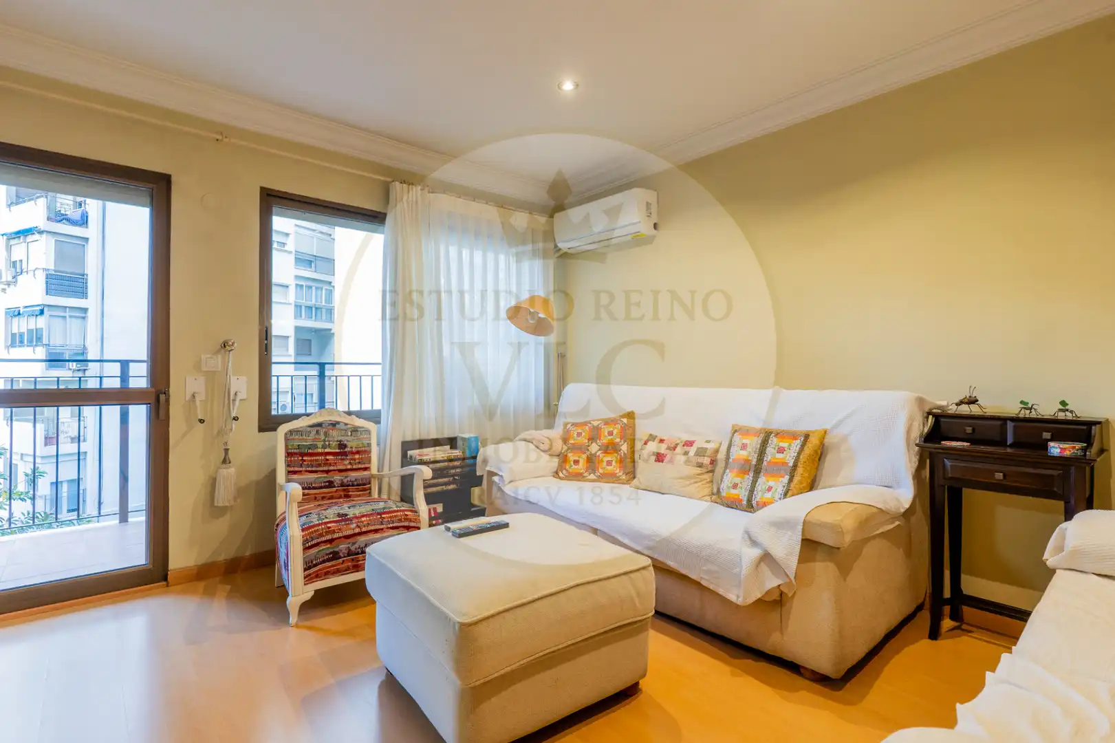Sala d'estar de Apartament en venda en Valencia amb Aire condicionat, Calefacció i Parquet
