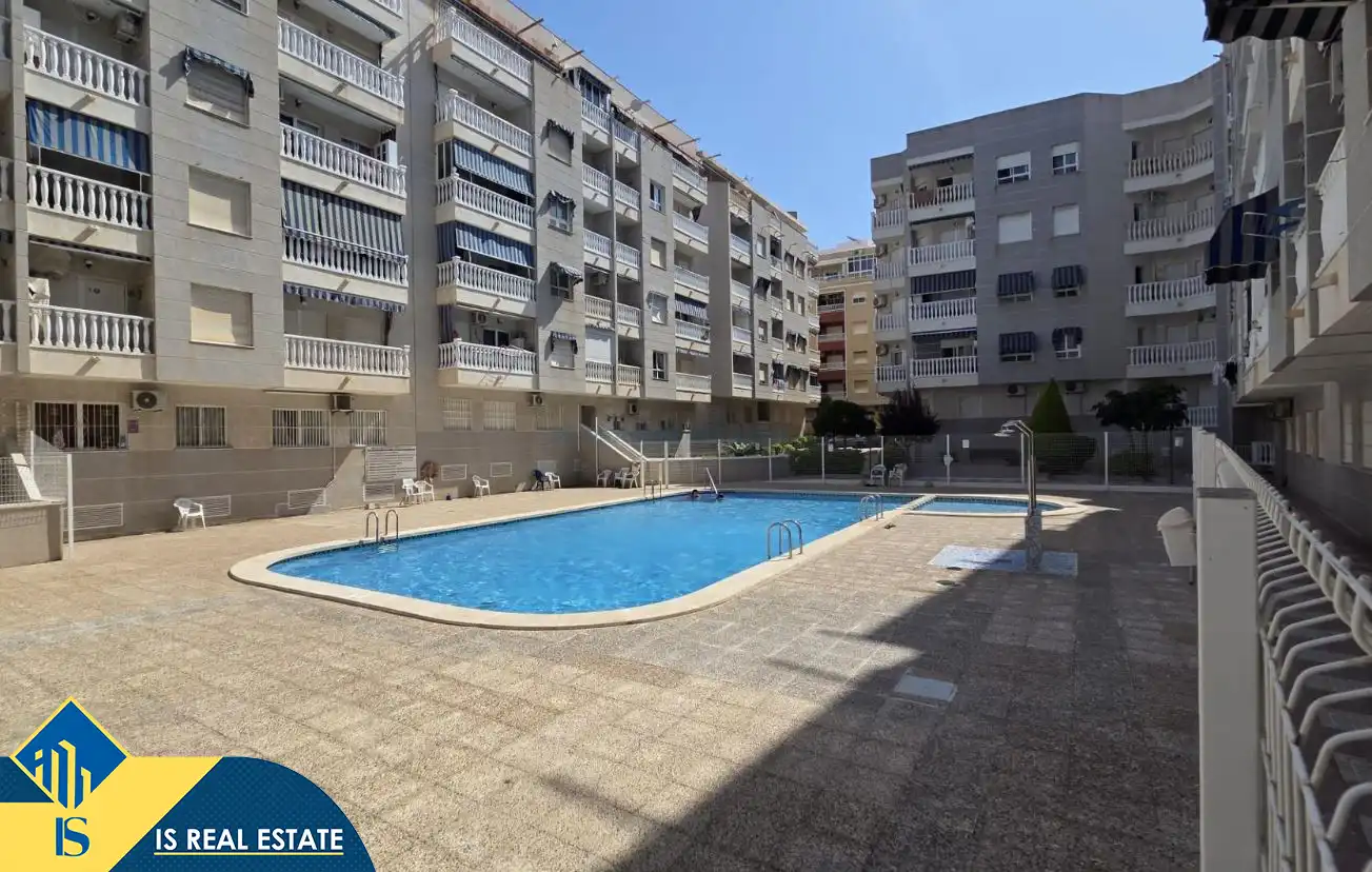 Vista exterior de Estudi en venda en Torrevieja amb Aire condicionat, Calefacció i Terrassa