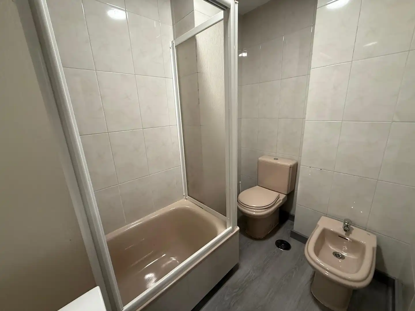 Badezimmer von Wohnungen zur Miete in Ames mit Heizung, Abstellraum und Möbliert