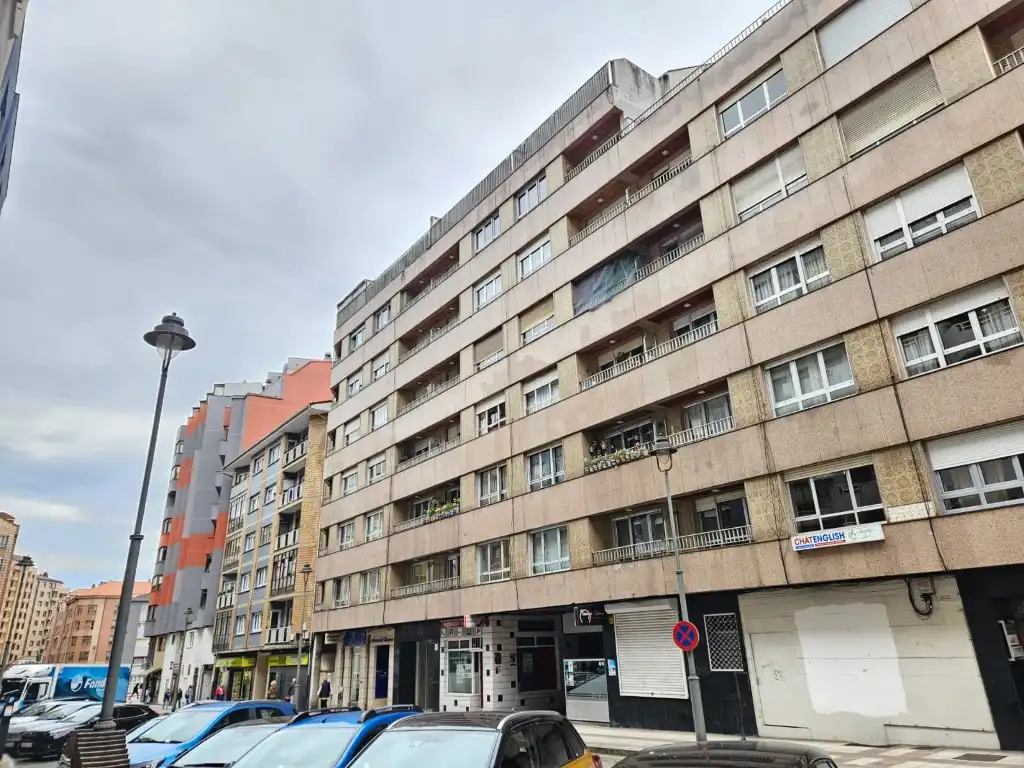 Vista exterior de Piso en venta en Avilés