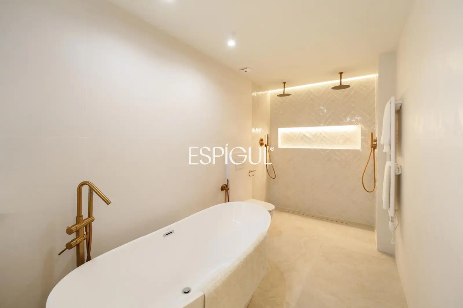 Baño de Casa adosada en venta en Calella con Aire acondicionado, Calefacción y Parquet