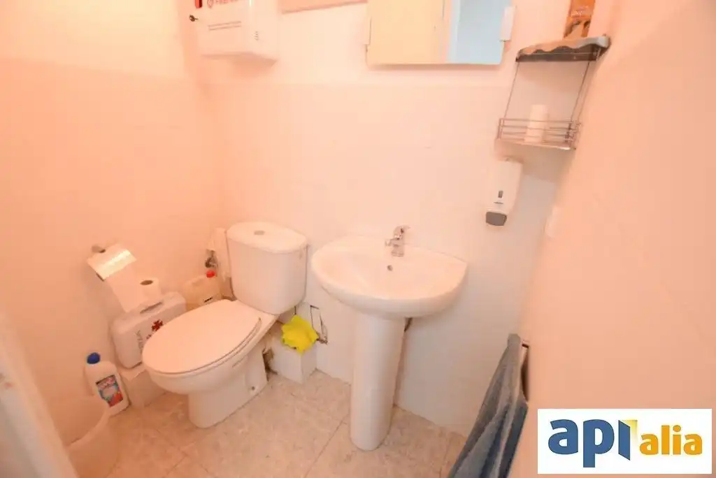 Badezimmer von Geschaftsraum zur Miete in Mataró