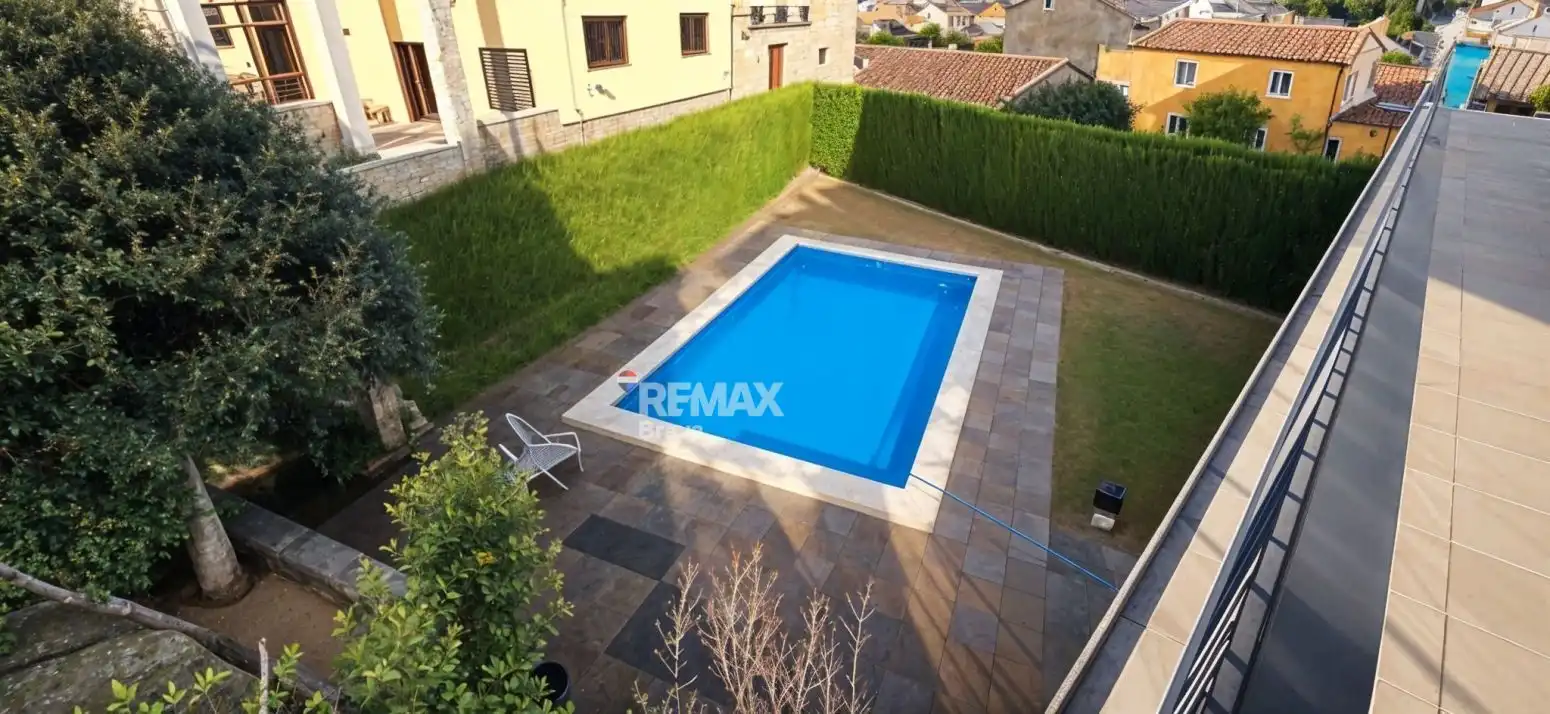 Piscina de Casa adosada en venta en Celrà con Aire acondicionado, Jardín privado y Terraza
