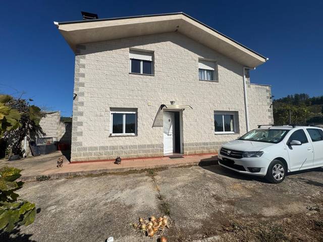 Casa-chalet en Venta en  ARGANZA en Arganza