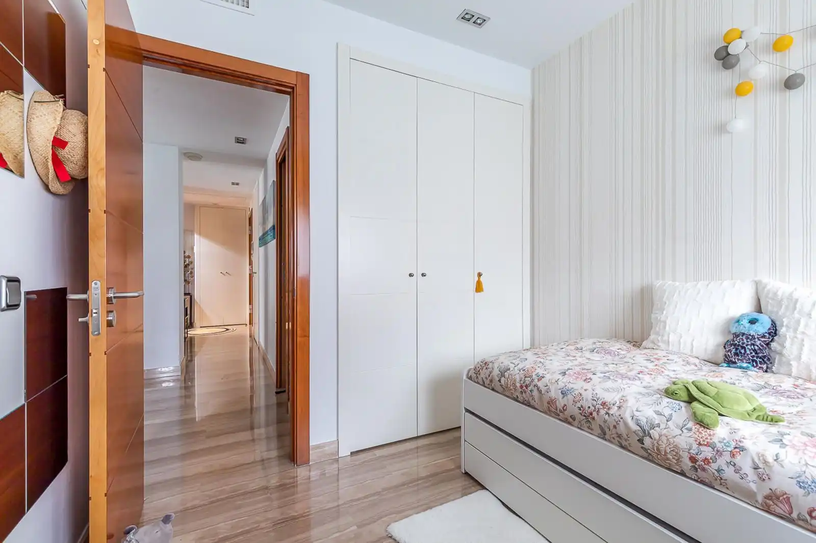 Bedroom of Flat for rent in Madrid  with Air Conditioner, Private garden and Swimming Pool