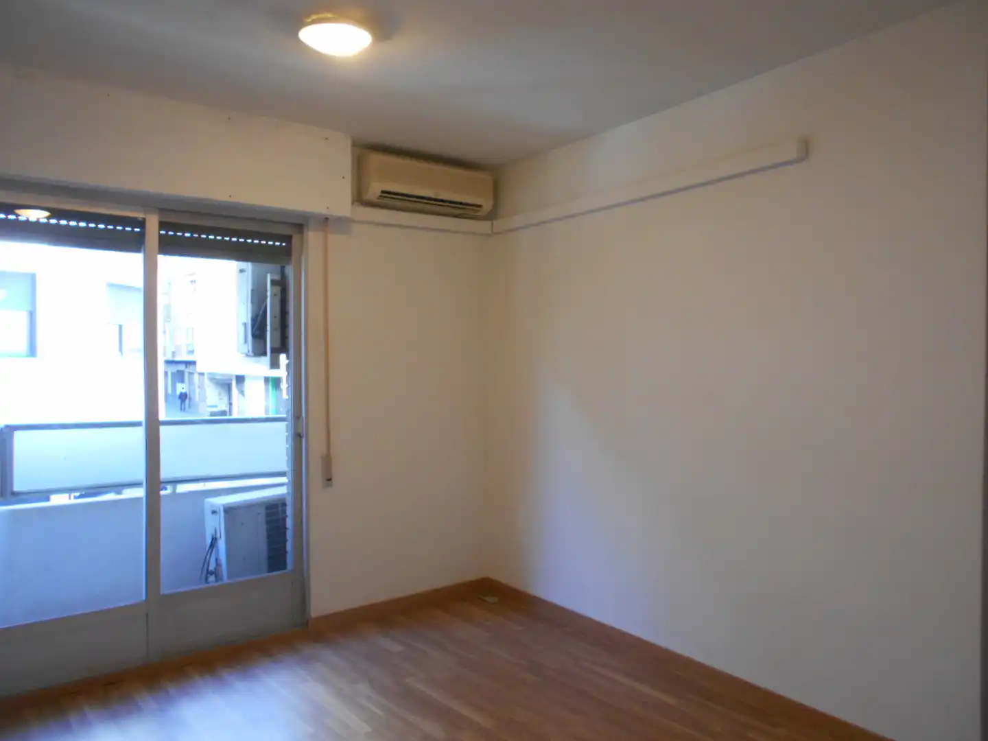 Schlafzimmer von Büro zur Miete in Ciudad Real mit Klimaanlage und Heizung