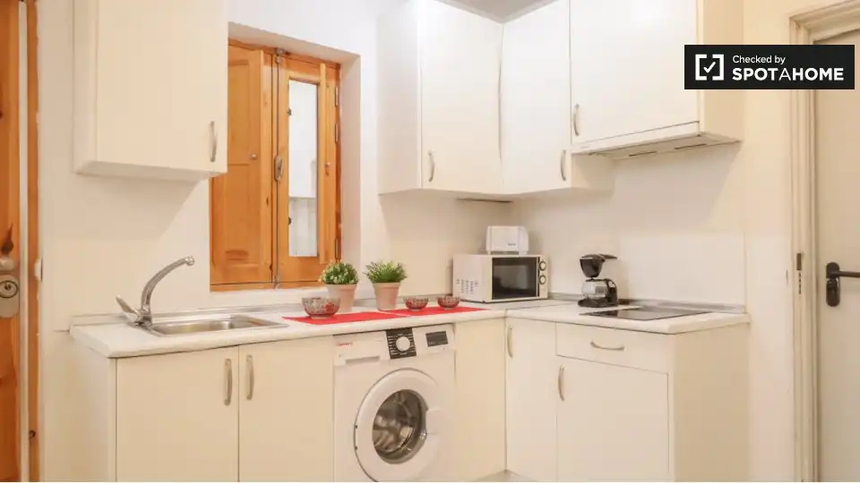 Cocina de Piso de alquiler en Madrid con Aire acondicionado, Calefacción y Amueblado