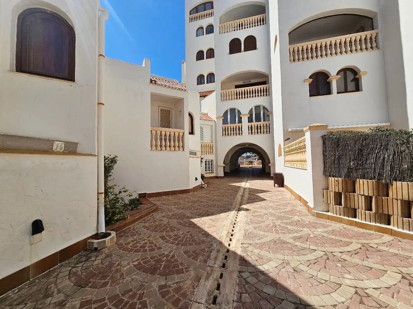Vista exterior de Apartament en venda en La Manga del Mar Menor amb Piscina comunitària
