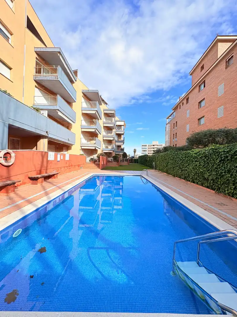 Piscina de Dúplex en venta en Torredembarra con Aire acondicionado, Terraza y Horno