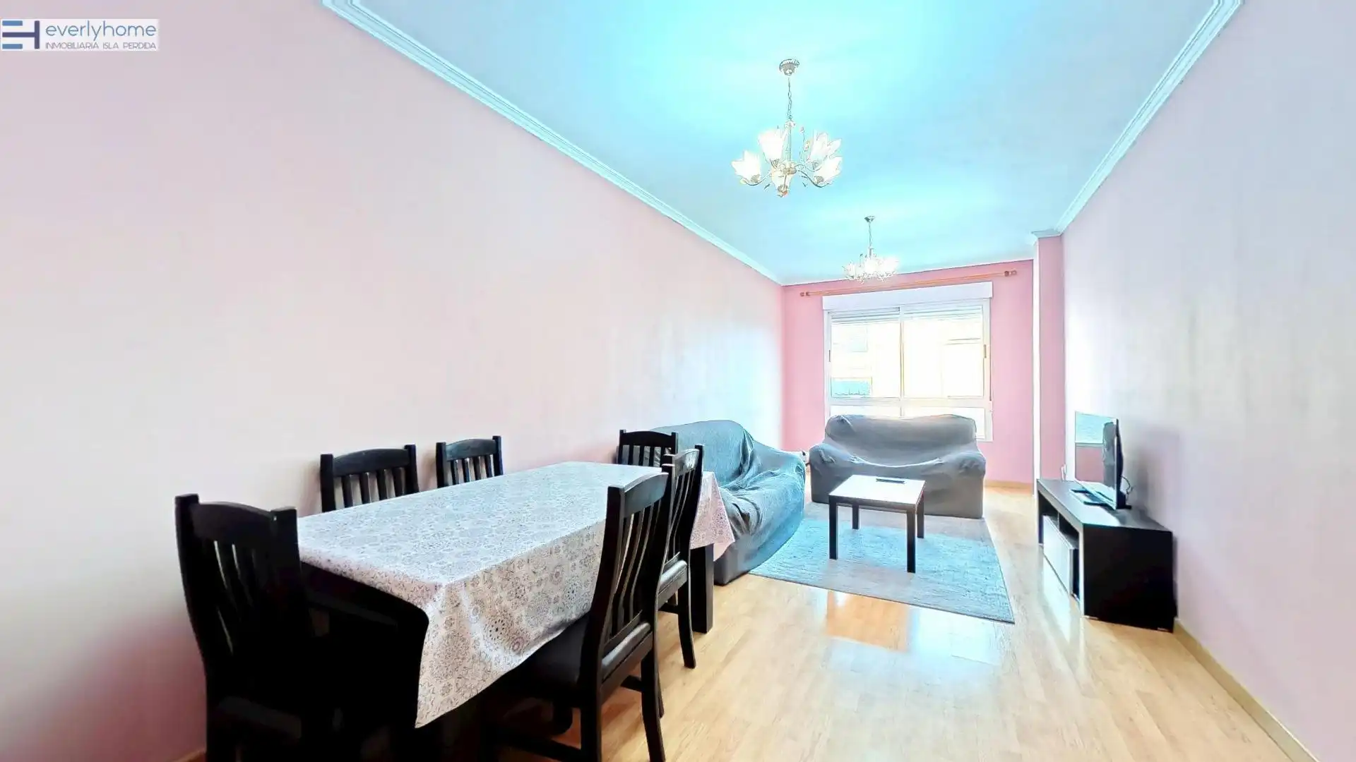 Comedor de Piso en venta en Castellón de la Plana / Castelló de la Plana con Parquet y Trastero